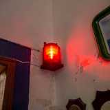 Quello di colore rosso � il fanale laterale di sinistra e indica di fermarsi...